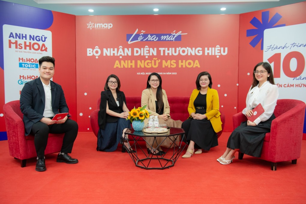 Ms Nguyễn Thị Hoa (ở giữa) - nhà sáng lập Anh ngữ Ms Hoa, Ms Nguyễn Thị Giang (áo đen bên trái) - Tổng giám đốc IMAP Việt Nam và Ms  Nguyễn Nhật Lệ - Phó tổng giám đốc IMAP Việt Nam.